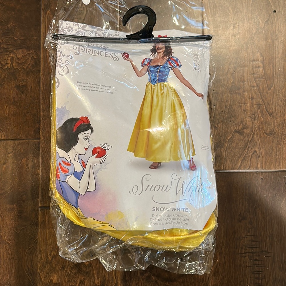 USED ONCE Snow White Disney costume brand: Disguise